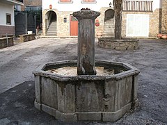 Fontana della piazza di Rio