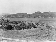 Fort Henry von Fort Frederic, Crown Point, N.Y. Die Fotografie zeigt einen Blick über den Lake Champlain auf Hügel in der Ferne am 23. Dezember 1902.