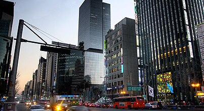 Seul, dünyanın en büyük şehirlerinden biri olan ve önde gelen bir küresel teknoloji merkezi olan Güney Kore'nin başkentidir.
