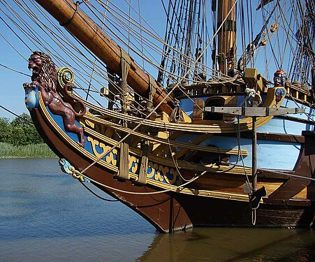 The bow of the replica Kalmar Nyckel including a two-tailed lion figurehead, one tail symbolizing the old ship and one symbolizing the new ship.