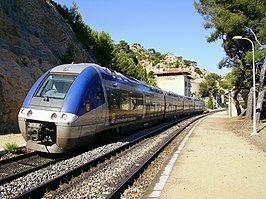 B 81500 treinstel op Station La Redonne-Ensuès