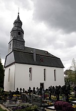 Kirche und Friedhof