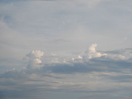 Stratocumulus castellanus: 2 duidelijke torens/kantelen