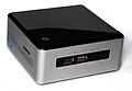 NUC6 mit integriertem SD-Kartenslot (links)