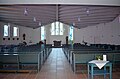 Kühlungsborn, Kath. Dreifaltigkeitskirche, Blick durch das Kirchenschiff auf den Altar