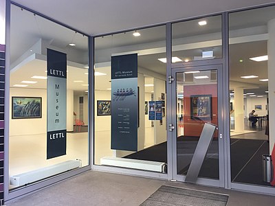 Der Eingang ins Lettl-Museum