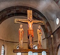 Die romanische Kreuzigungsgruppe am Altar