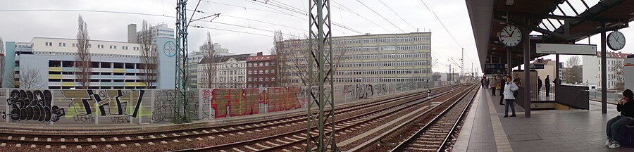 Panorama van S-Bahnstation Wedding en omgeving