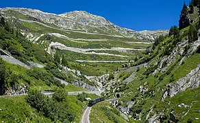 Unteres Portal des Kehrtunnels und Grimselpassstrasse, zwischen Gletsch und Oberwald