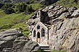 Außenansicht der Felsenkapelle im Gschlößtal