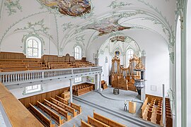 Der Innenraum der Reformierten Kirche mit den reichen Deckenverzierungen