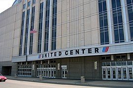 Die Fassade mit altem United-Logo (Juni 2006)