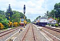 KA Lodaya berhenti di Stasiun Tambak