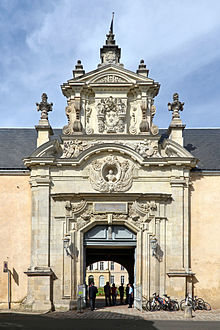 Portal des ehemaligen Jesuitenkollegs.
