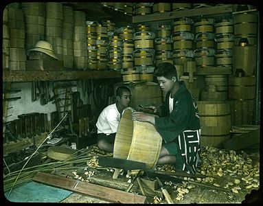 Making wooden barrels