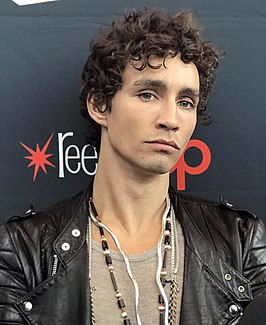 Robert Sheehan