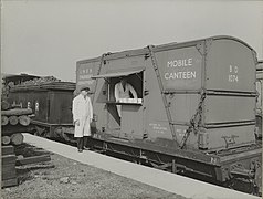 Mobile Kantine der LNER auf einem Flachwagen in den 1940ern