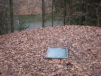 Timm Ulrichs' graf op de "Künstler-Nekropole" in Kassel