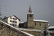 Die alte Kirche in Verbier-Village im Winter