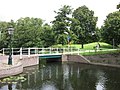 De 'Grofsmederijbrug', toegang tot het eilandje