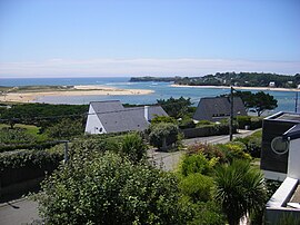 The beach at Guidel, and the Laïta