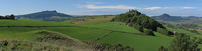 Hegau mit den markanten Bergen Hohenstoffeln, Mägdeberg und Hohenhewen