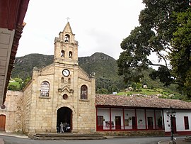 Kirche und Pfarrhaus Divino Salvador