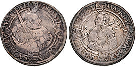 Kurfürst Johann Friedrich der Großmütige (Brustbild mit geschultertem Kurschwert) und Herzog Moritz (Hüftbild mit geschulterter Streitaxt), Guldengroschen 1543, Buchholz