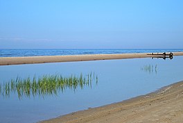 Strand bij Kaap Kolka in nationaal park Slītere