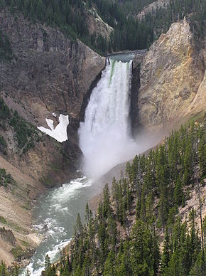 Yellowstone Irmağı'nın Yellowstone Büyük Kanyonu'nda yaptığı Yellowstone Şelaleleleri