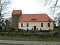 Kirche mit Trockenmauer