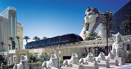 De Mandalay Bay Tram bij de Luxor halte.