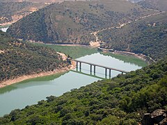 Brücke über den zum Embalse de Alcántara gestauten Rio Tajo