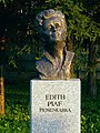 Polonya'da Édith Piaf adına yapılmış bir büst.