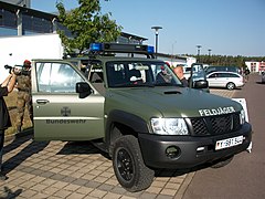 A Feldjäger Nissan Patrol.