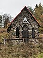 Herz-Jesu-Kapelle von 1935. Im Hintergrund links die Kapelle zur unbefleckten Empfängnis