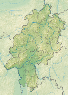 Mapa konturowa Hesji, w centrum znajduje się punkt z opisem „źródło”, poniżej na lewo znajduje się również punkt z opisem „ujście”