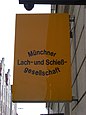 Münchner Lach- und Schießgesellschaft (Schild))