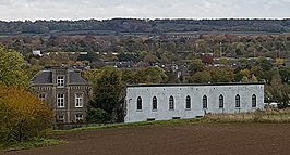 Villa Maaszicht en bijgebouw vanaf de Sint-Pietersberg