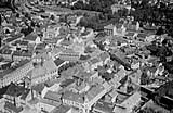 Deler av Tønsberg sentrum 1949, med jernbanestasjonen øverst til venstre i bildet Foto: Widerøe/Vestfoldmuseene