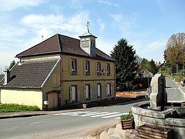 The town hall and the fountain