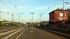 Bahnsteige mit Empfangsgebäude (Zustand vor Sanierung, 2008)