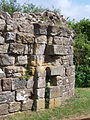 Mauerrinnen eines Fallgatters der Burgruine in Hastings