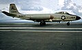 Trägerlandung einer F2H-3 an Bord der USS Franklin D. Roosevelt