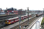 stationsgebouw en perrons