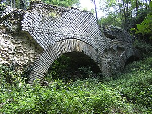 Arch of the aqueduct at Saint Maurice sur Dargoire showing opus reticulatum