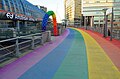 Regenboogpad op de zogeheten passerelle aan de oostzijde van station Amsterdam Sloterdijk