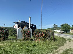 Train #1343 attraction, with the Santa Clara–Caibarién Road in the background