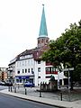 Blick vom nördlichen Ende der Scharrnstraße auf den Bäckerklint, im Hintergrund der Turm der Petrikirche