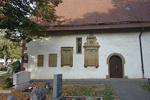 Südfassade mit Epitaph Nr. 3–6.